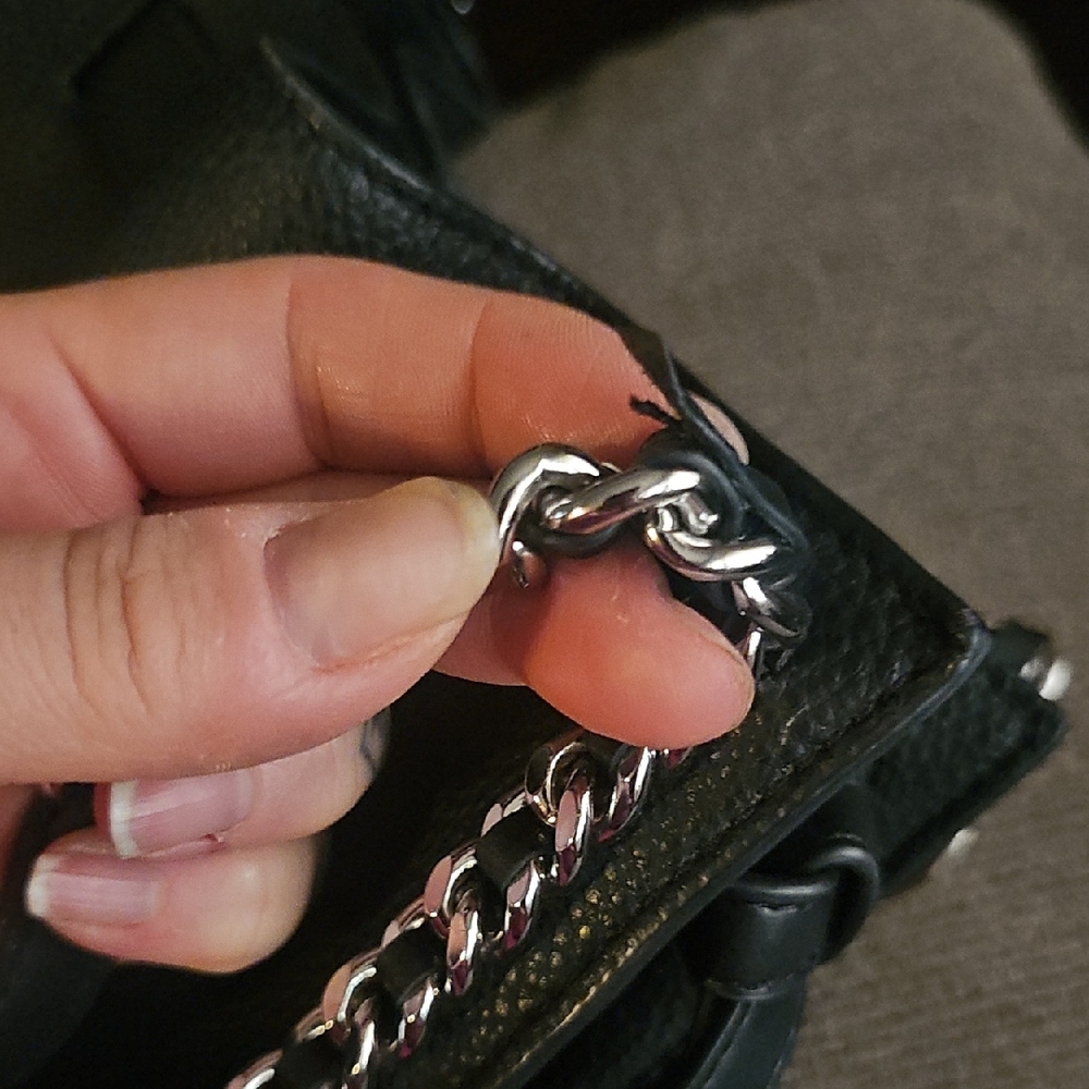 🖤🖤 Michael Kors Black Messenger Bag with Silver Chain - Picture 8 of 11